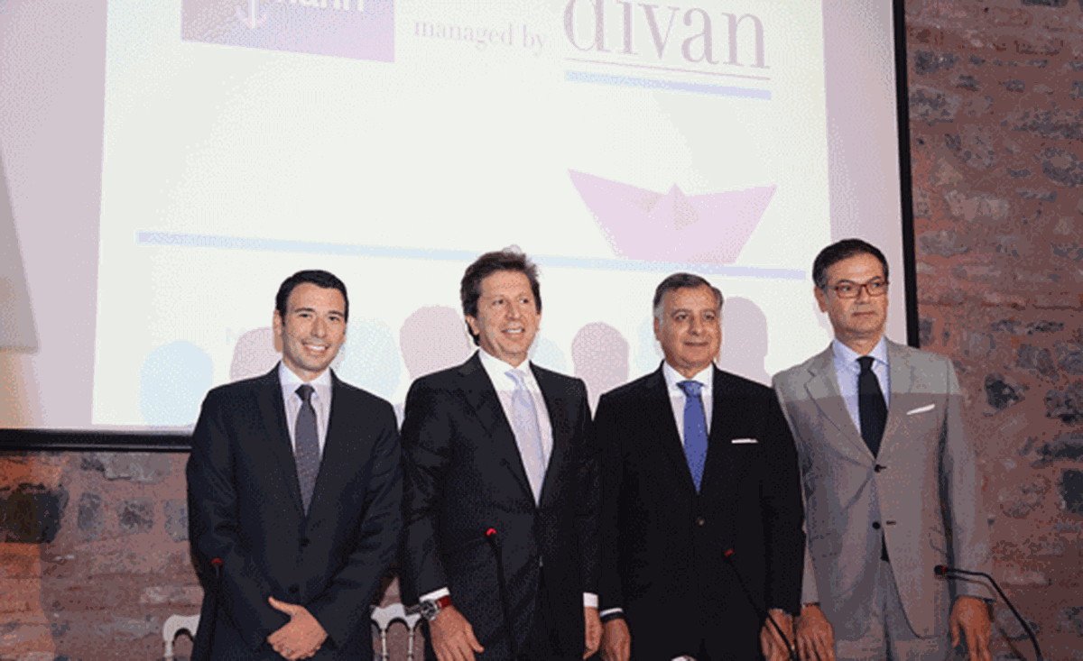 Mar Yapı ve Divan, G Marin İçin El Ele