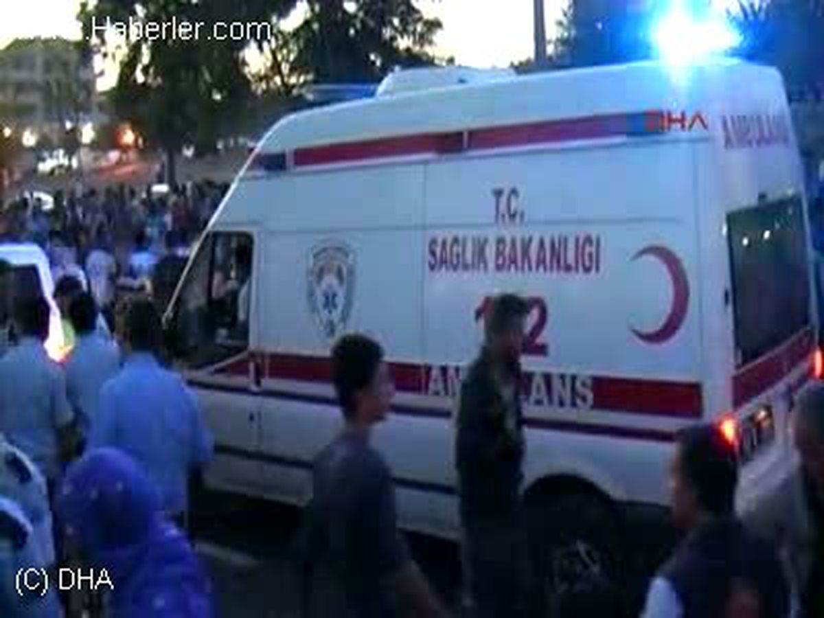Siverek 1 Çocuğu Ezen Kamyon Ateşe Verilirken, Alevleri Söndürmek İsteyen İtfaiyeciler Darp Edildi