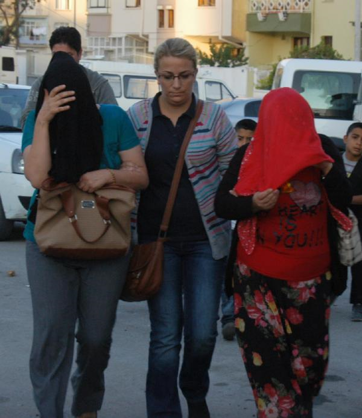Takı Çaldılar, "Evlendirme Programında Hediye Edildi" Dediler