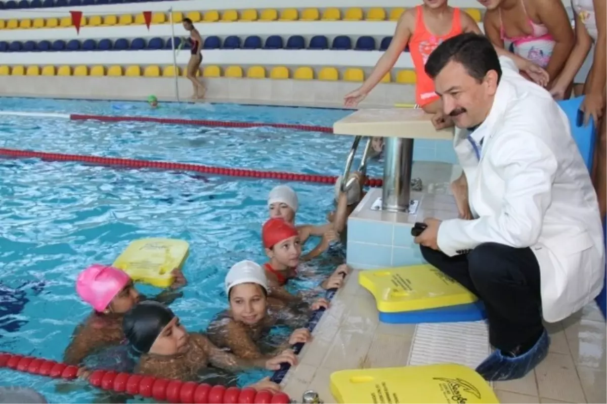 Bucalı Minikler Yüzme Öğreniyor