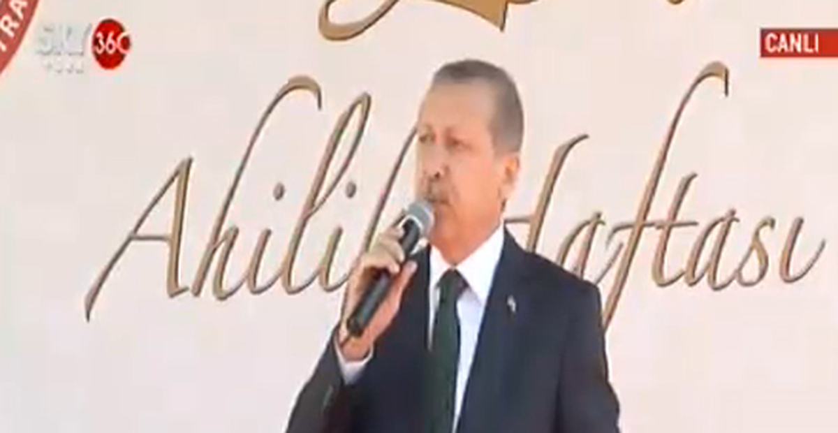Erdoğan, Ezan Okununca Konuşmasına Ara Verdi