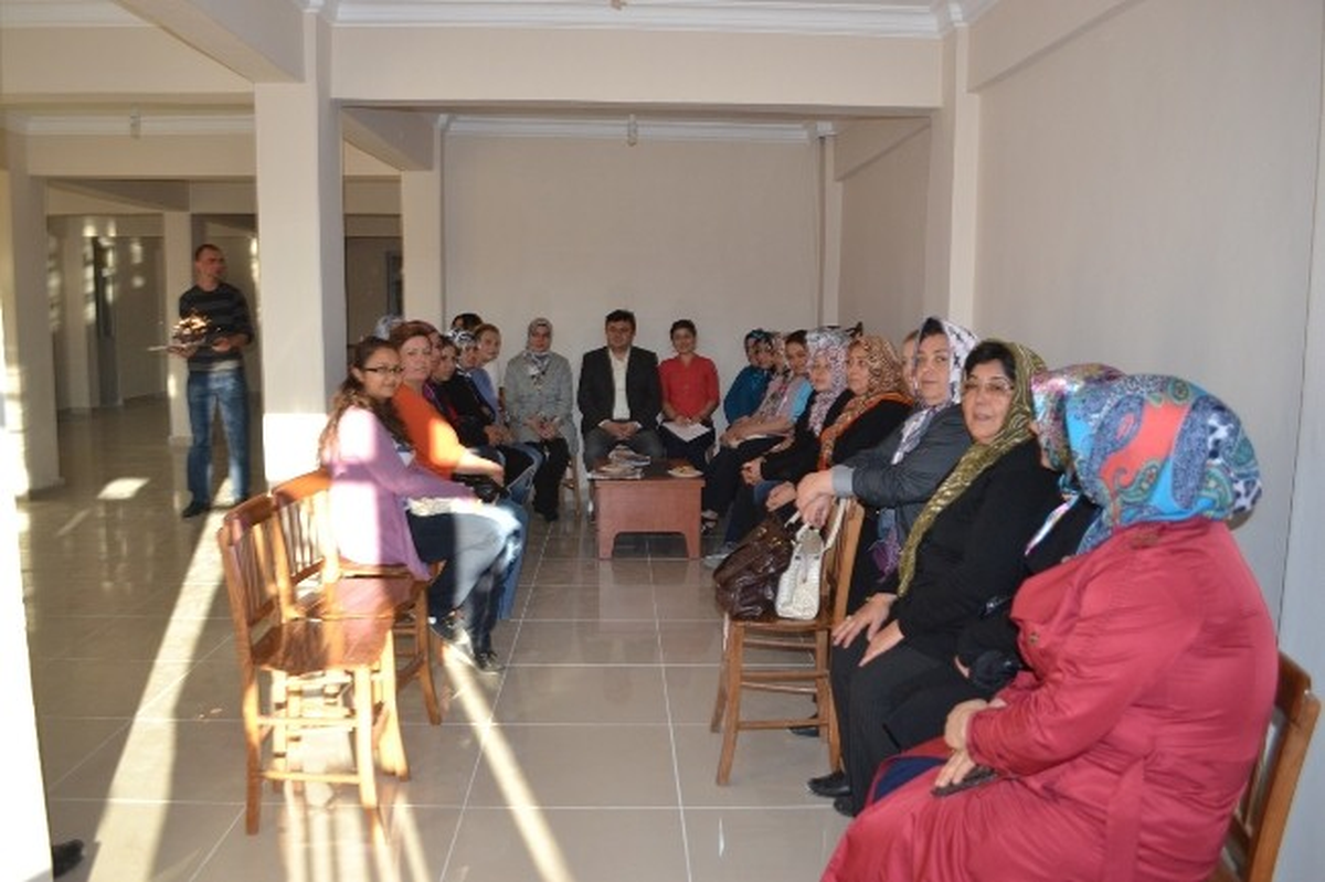 İlçe Başkanı Gülmez\'e Doğum Günü Süprizi
