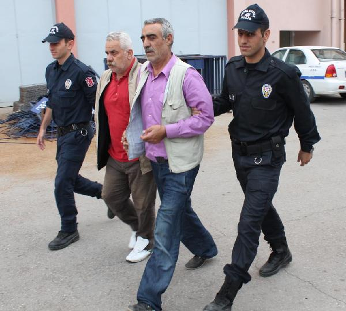 Haraç Çetesinin 17 Üyesi Tutuklandı