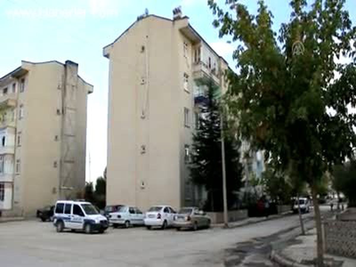 Polis, eşini, kayınvalidesini ve kayınpederini öldürdü ELAZIĞ