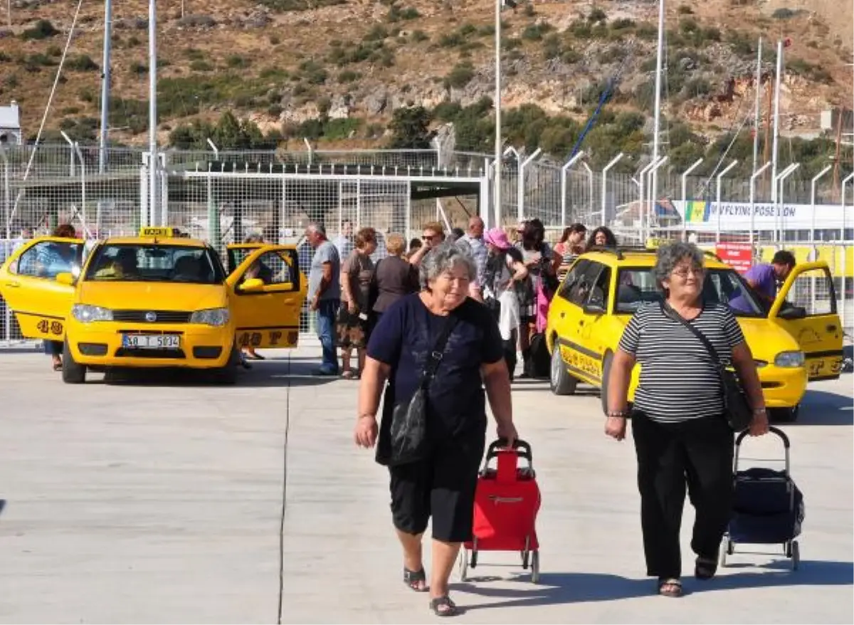 Rodos\'tan Datça\'ya İki Yıl Sonra İlk Turist Kafilesi Geldi