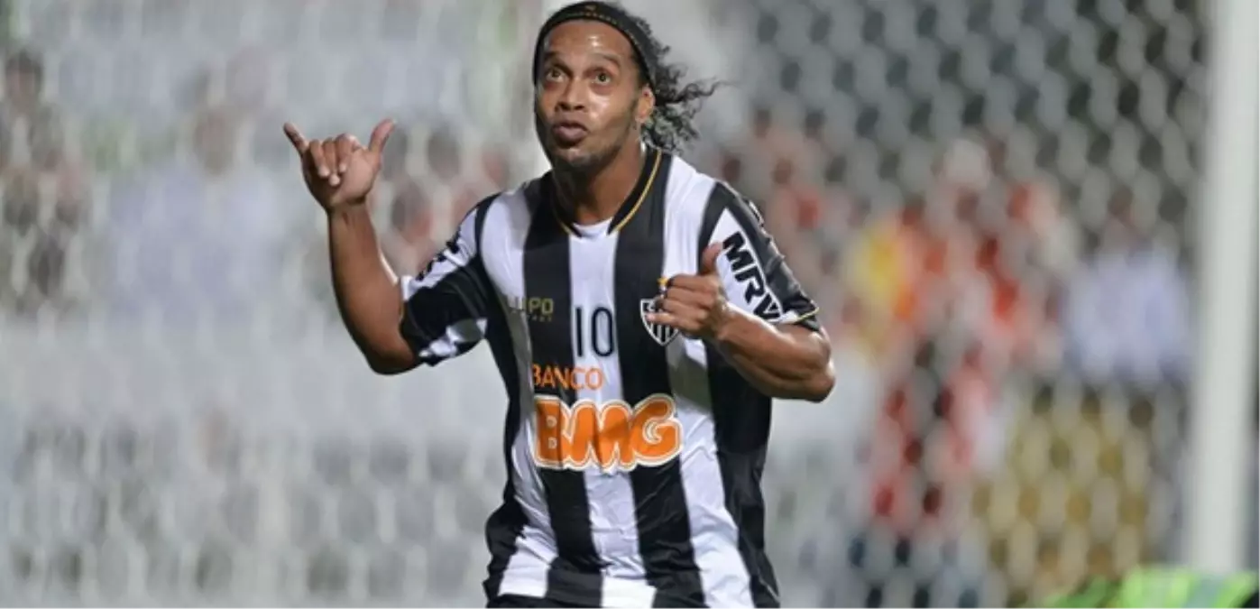 Ronaldinho En Az 3 Ay Sahalardan Uzak Kalacak