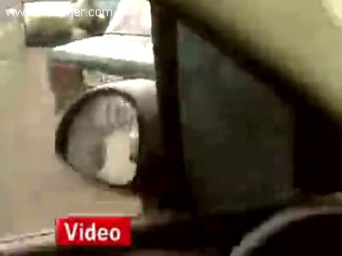 Rusya\'da, Binek Otomobile Koyun Değil İnek Sığdırdılar