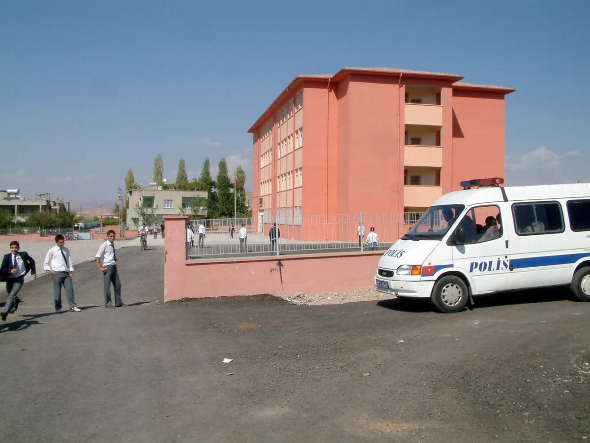 Siirt\'te "Okul Polisi" Uygulaması Başladı