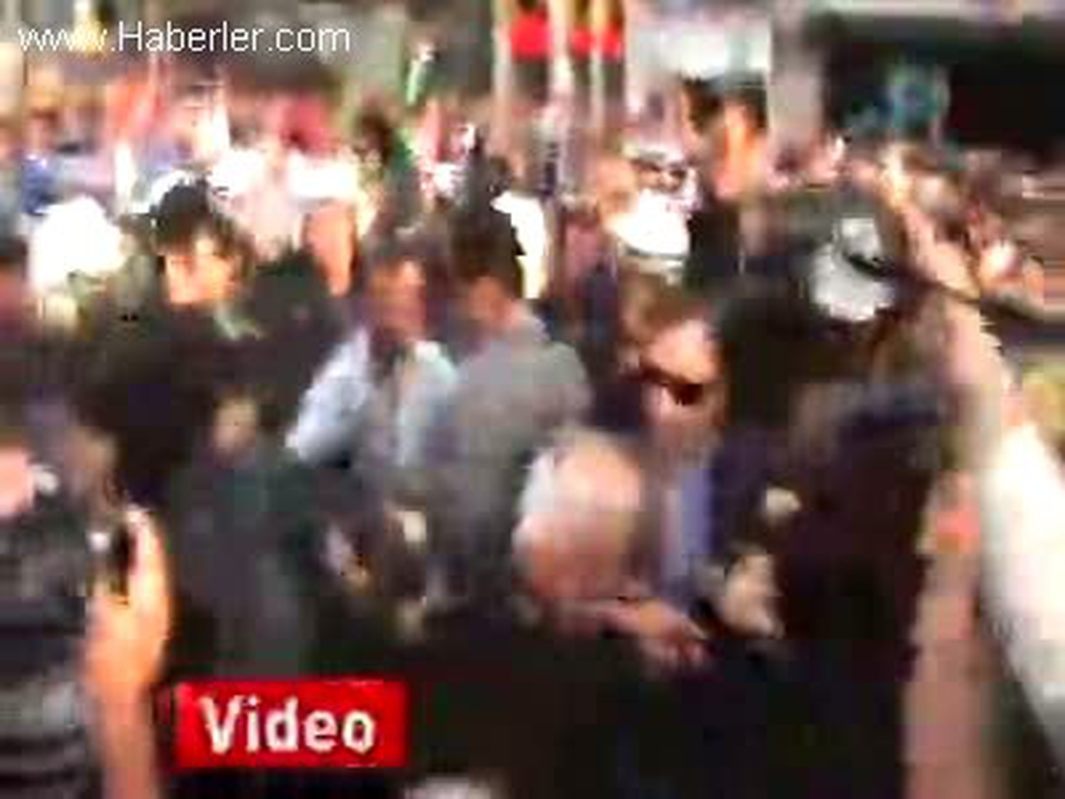 Taksim\'de Gezi Parkı Arbedesi, 6 Gözaltı
