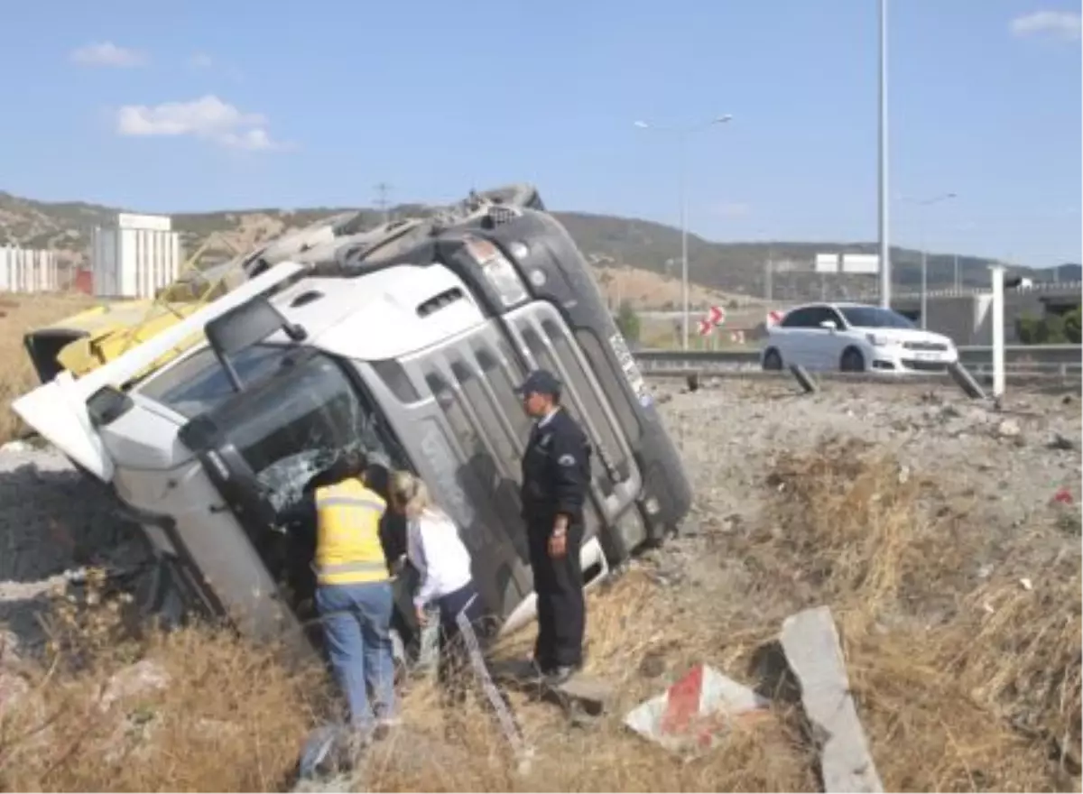 Tır şarampole devrildi: 1 ölü BİLECİK