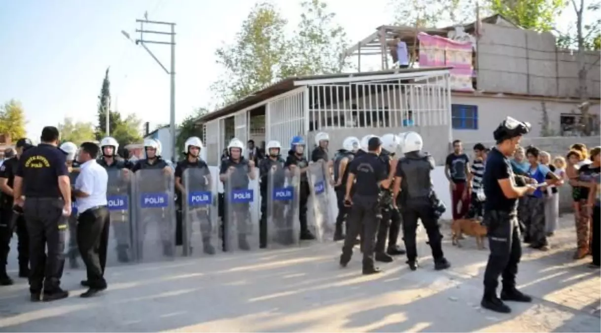 Uyuşturucu Operasyonunda Polise Taşlı Saldırı: 2 Polis Yaralı