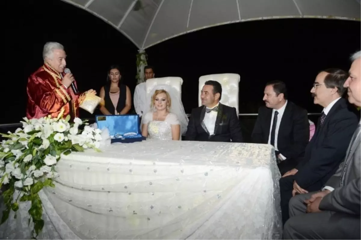 Vali Coş Şahitlik Yaptı Aldırmaz Nikah Kıydı