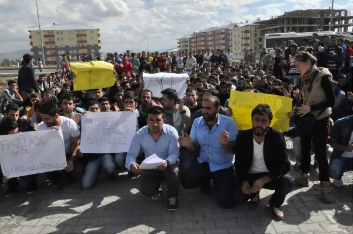 Ağrı\'da Öğrencilerin Yurt Protestosu