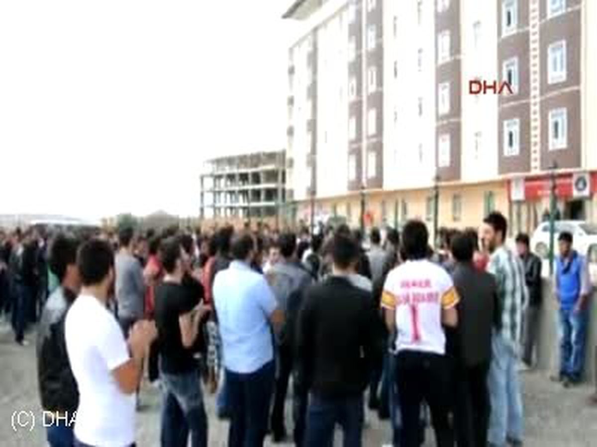 Ağrılı Öğrencilerin Yurt Protestosu