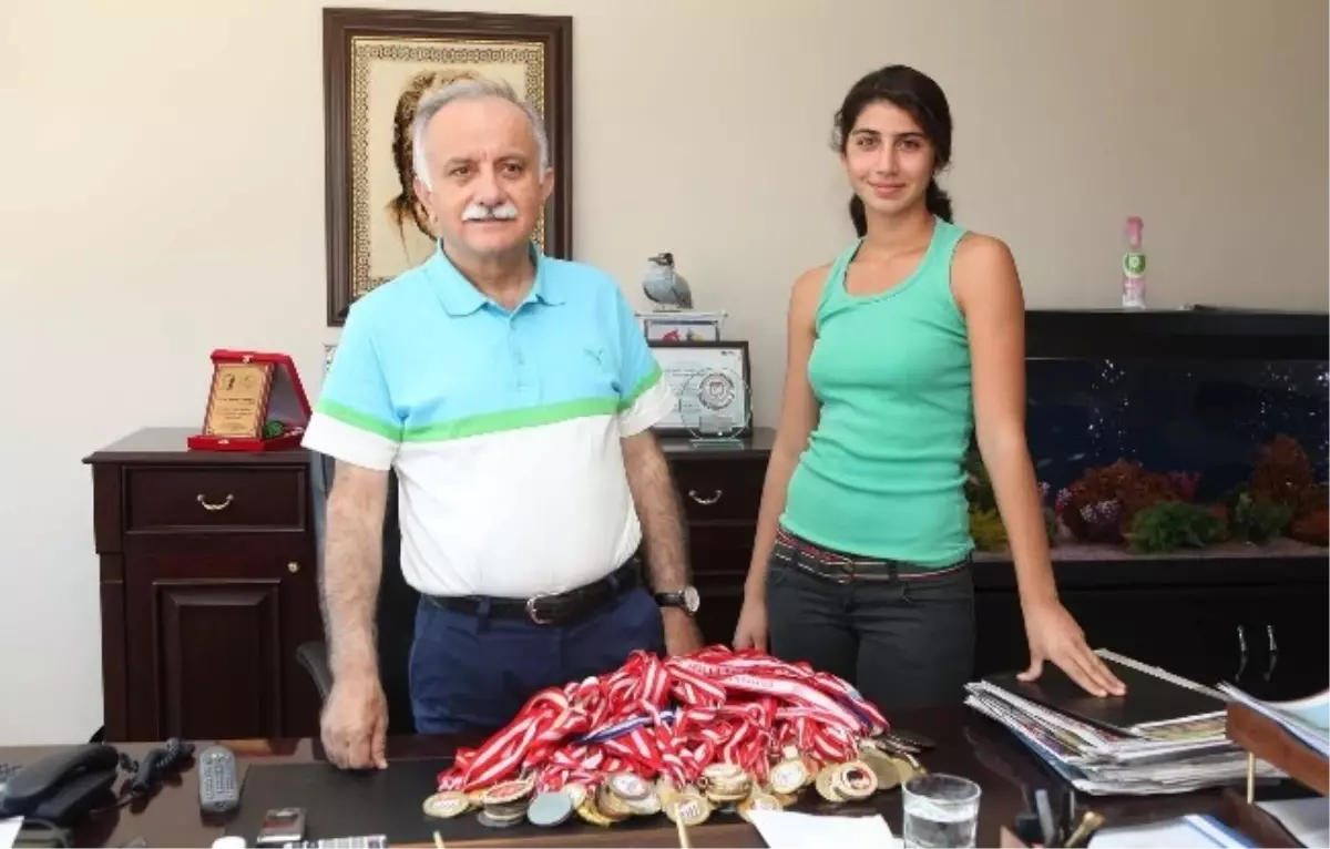 Başkan Karabağ, Milli Atlete Sahip Çıktı