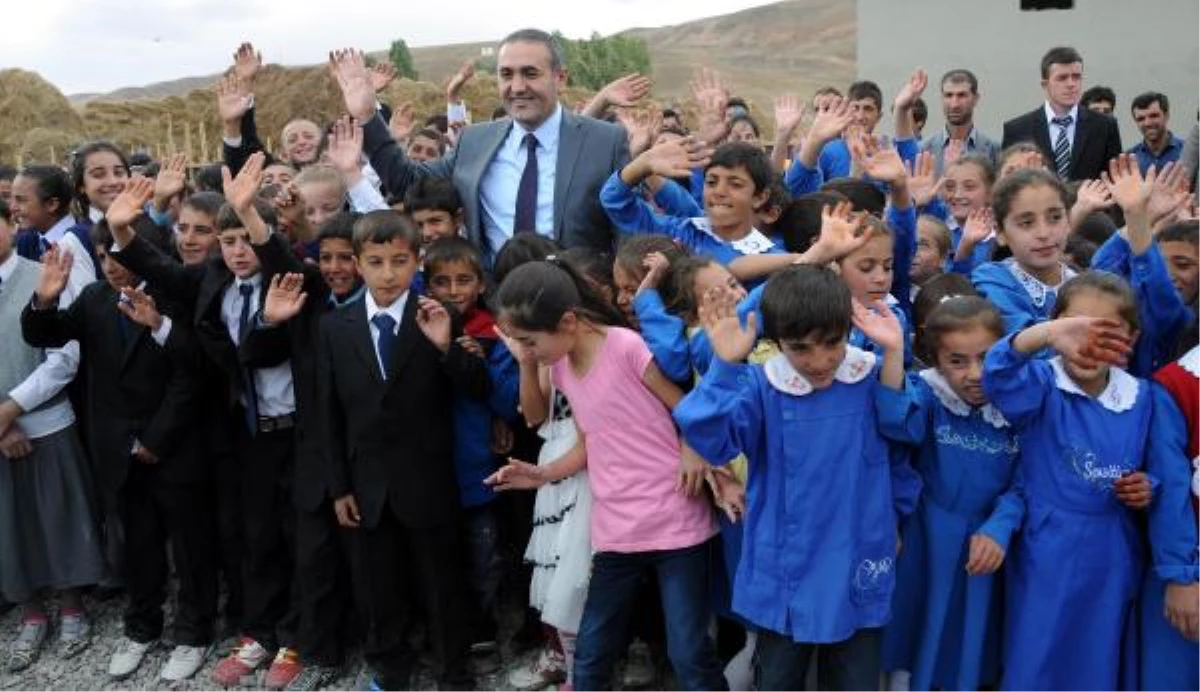 Beylikdüzü Belediye Eski Başkanı, Erzurum\'da Okul Yaptırdı
