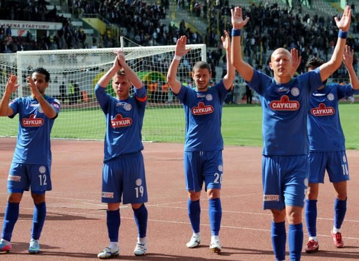 Çaykur Rizespor\'da Liderlik Sevinci