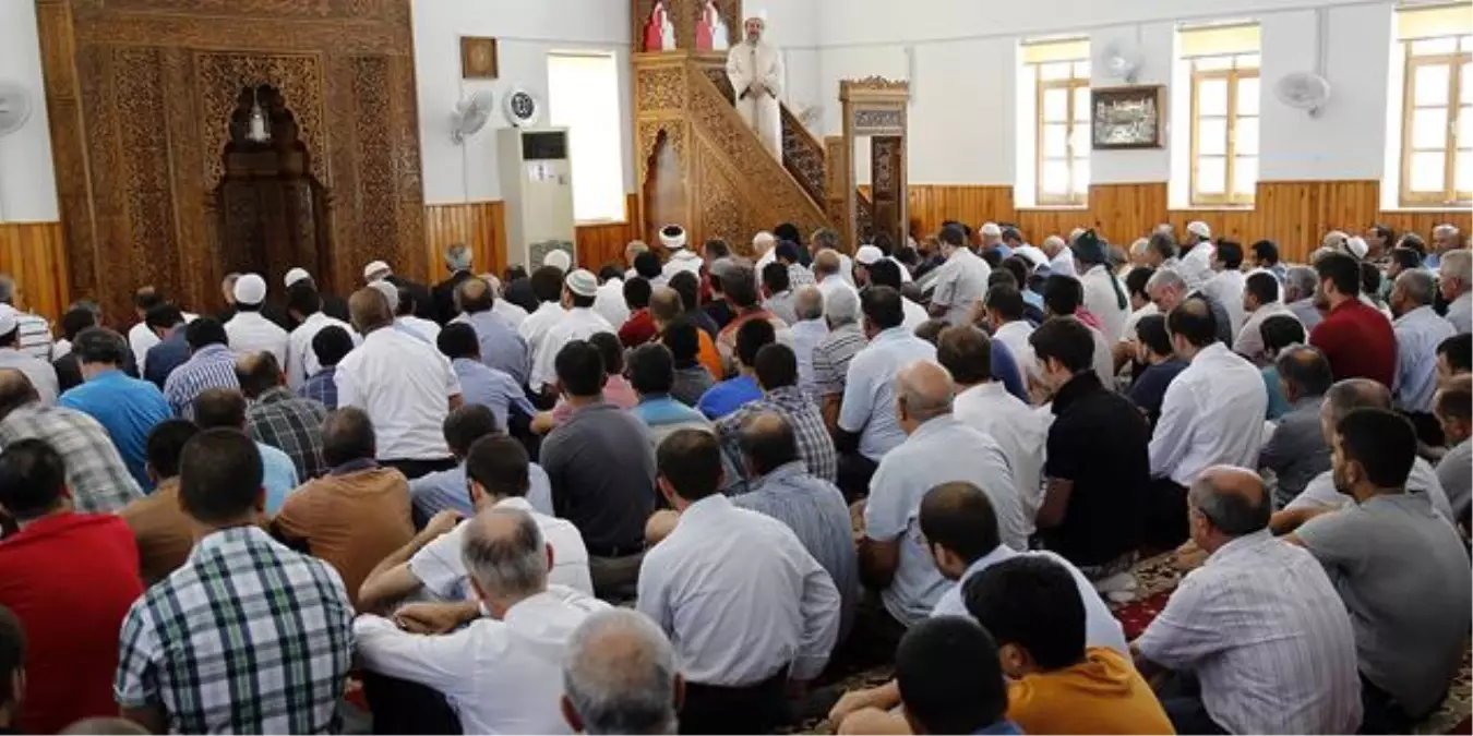 Diyanet İşleri Başkanı Kıbrıslılara Hutbe Okudu