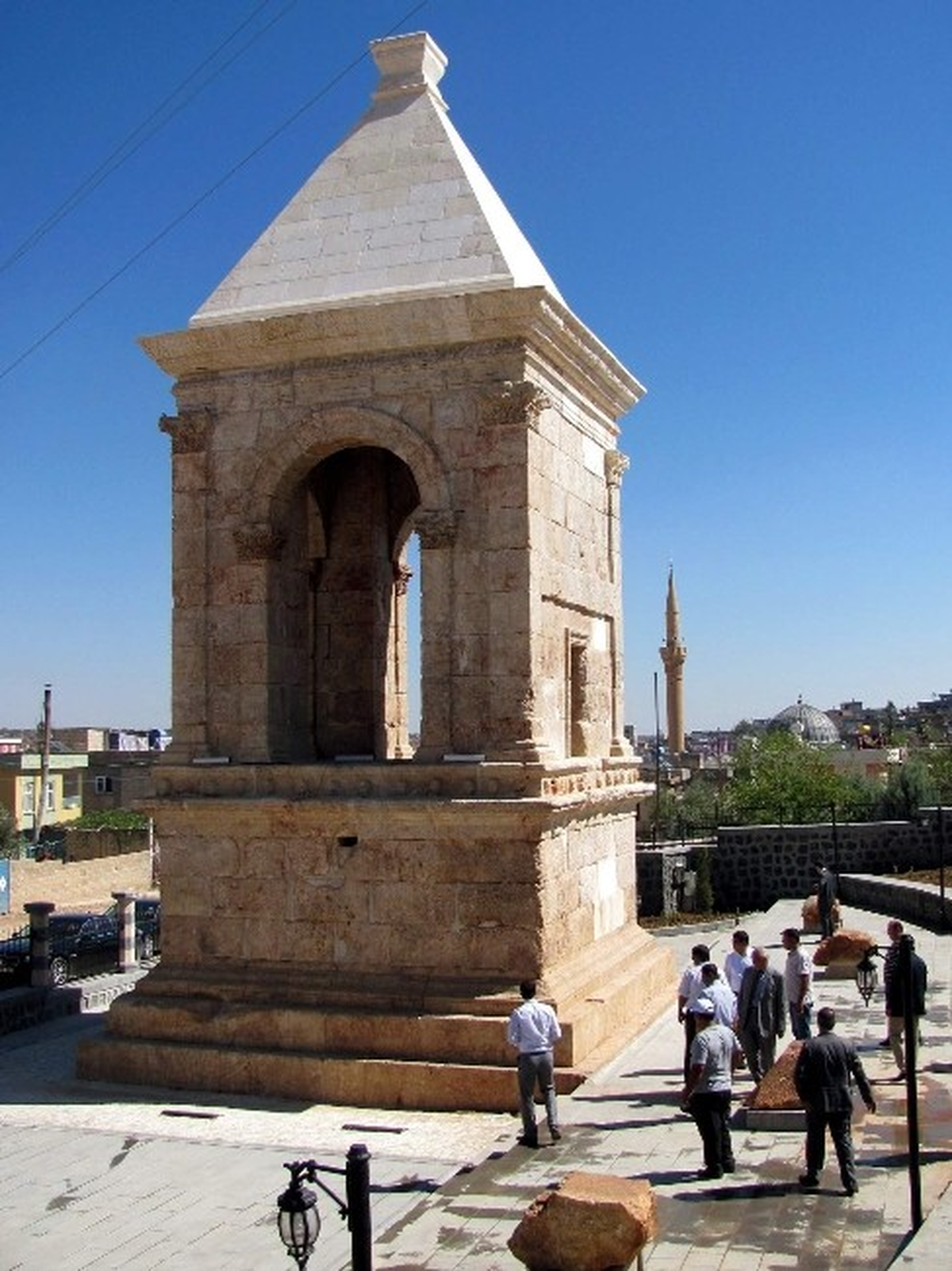 Elif Beldesindeki Tarihi Anıt Mezardaki Restorasyon Çalışmaları Tamamlandı