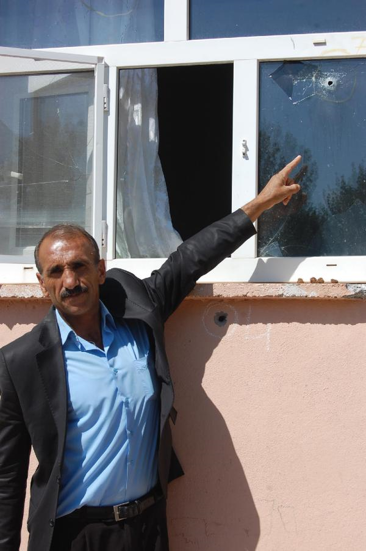 Evi ve Otomobili Kalaşnikofla Taradılar