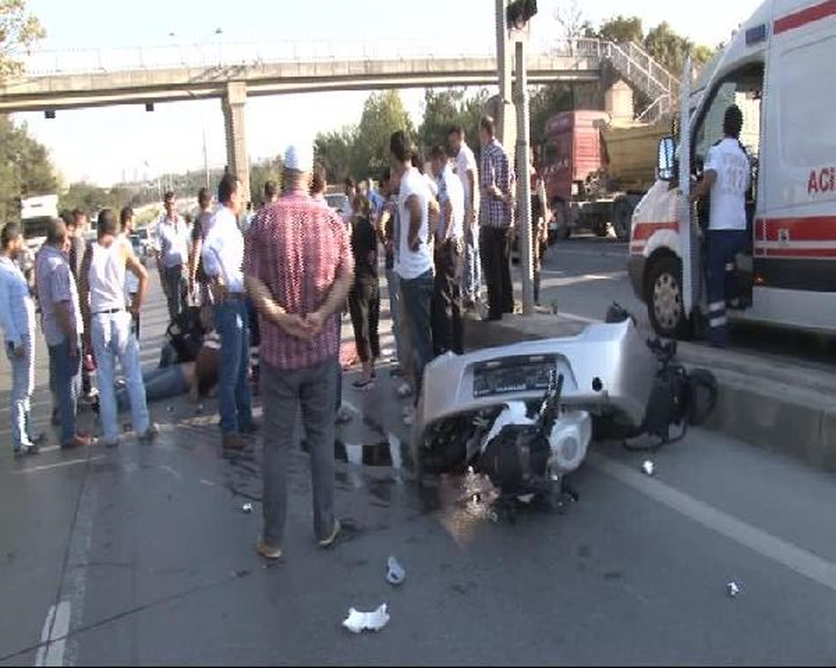 Eyüp\'te Trafik Kazası: 3 Yaralı