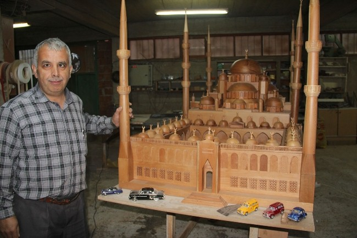 İmam Konal\'dan Cami Maketi