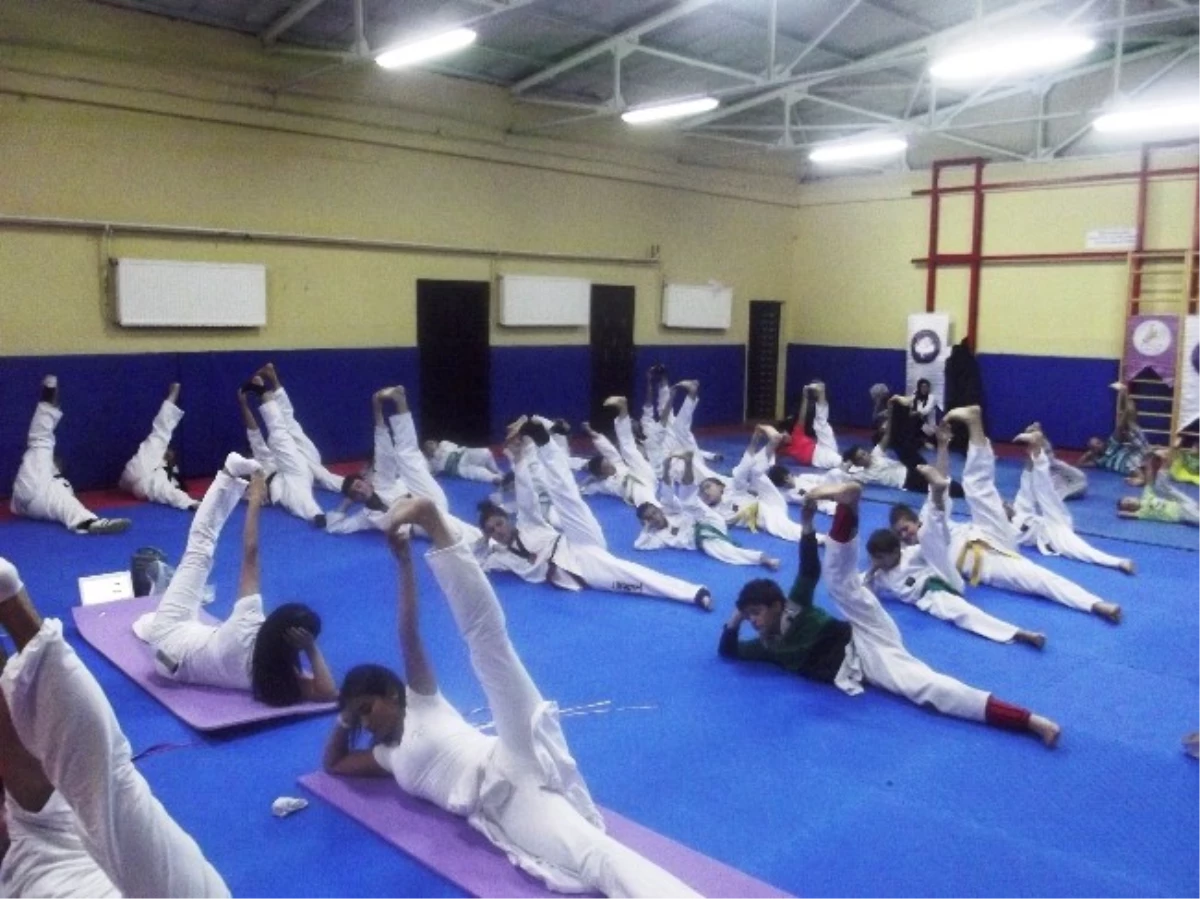 İzmit\'te Tekwondoculara Yoga Eğitimi Verildi