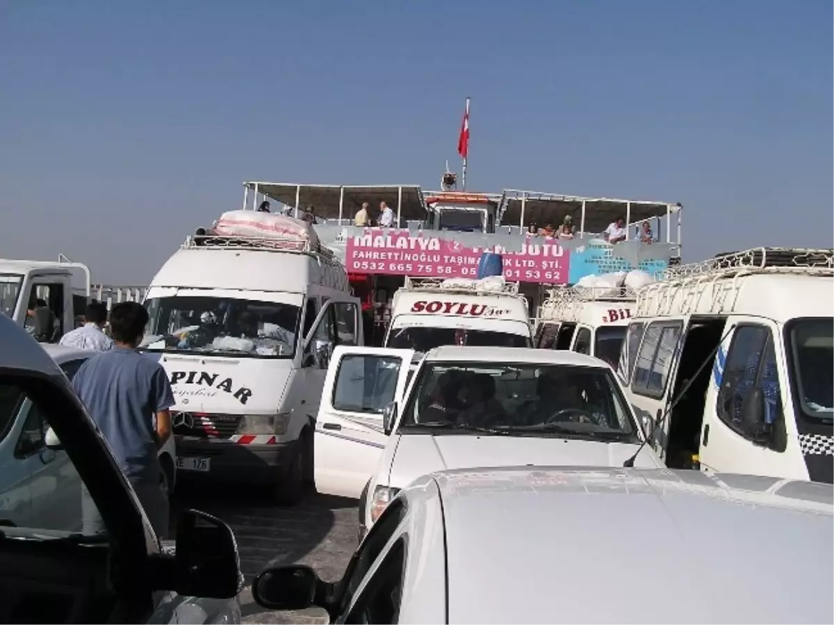 Karakaya Barajı\'ndaki Feribotlara Yeterli Sayıda Can Yeleği ve Simit Talebi