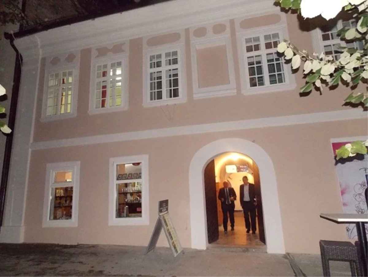 Sırbistan\'da Karlofça Kültür Merkezi\'nin Tadilatı Tamamlandı