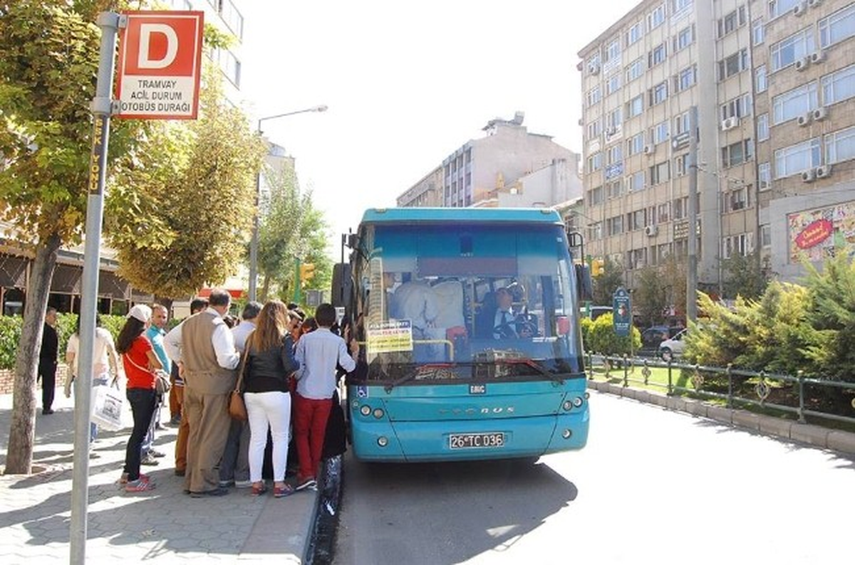 Tramvay Durdu, Vatandaş Otobüslerle Yola Devam Ediyor