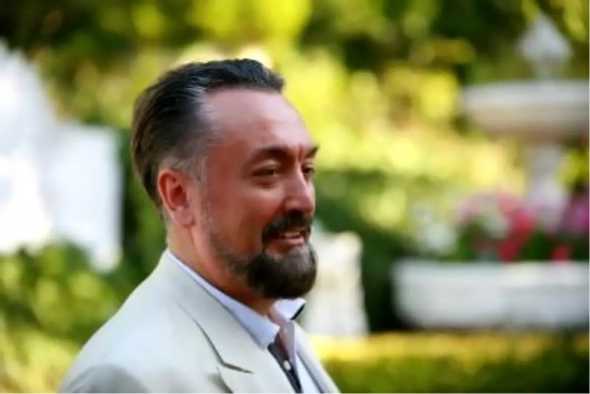 Adnan Oktar, Başbakan\'ın Şarkı Söylemesini Yorumladı