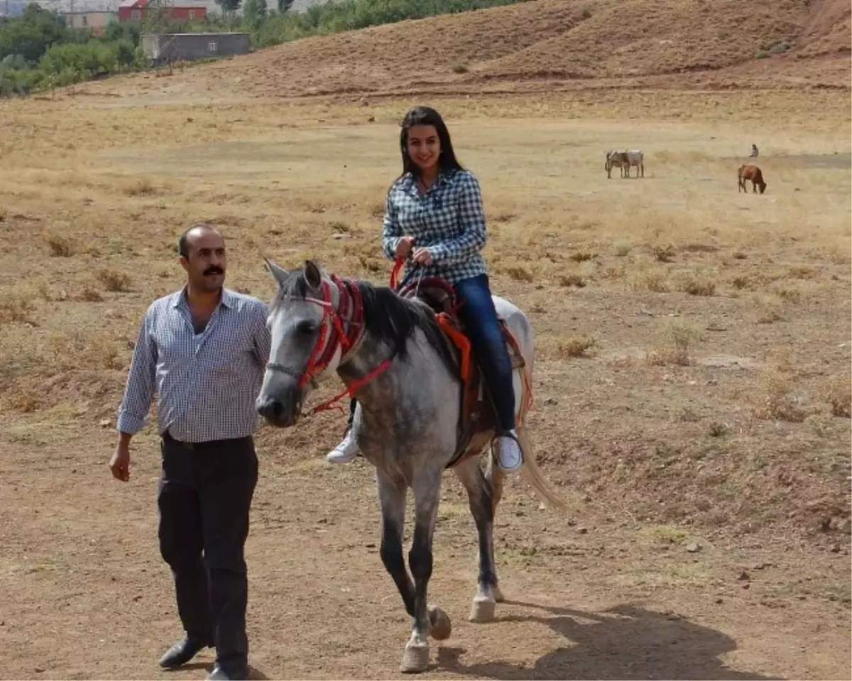 Bayanların At Binme Tutkusu