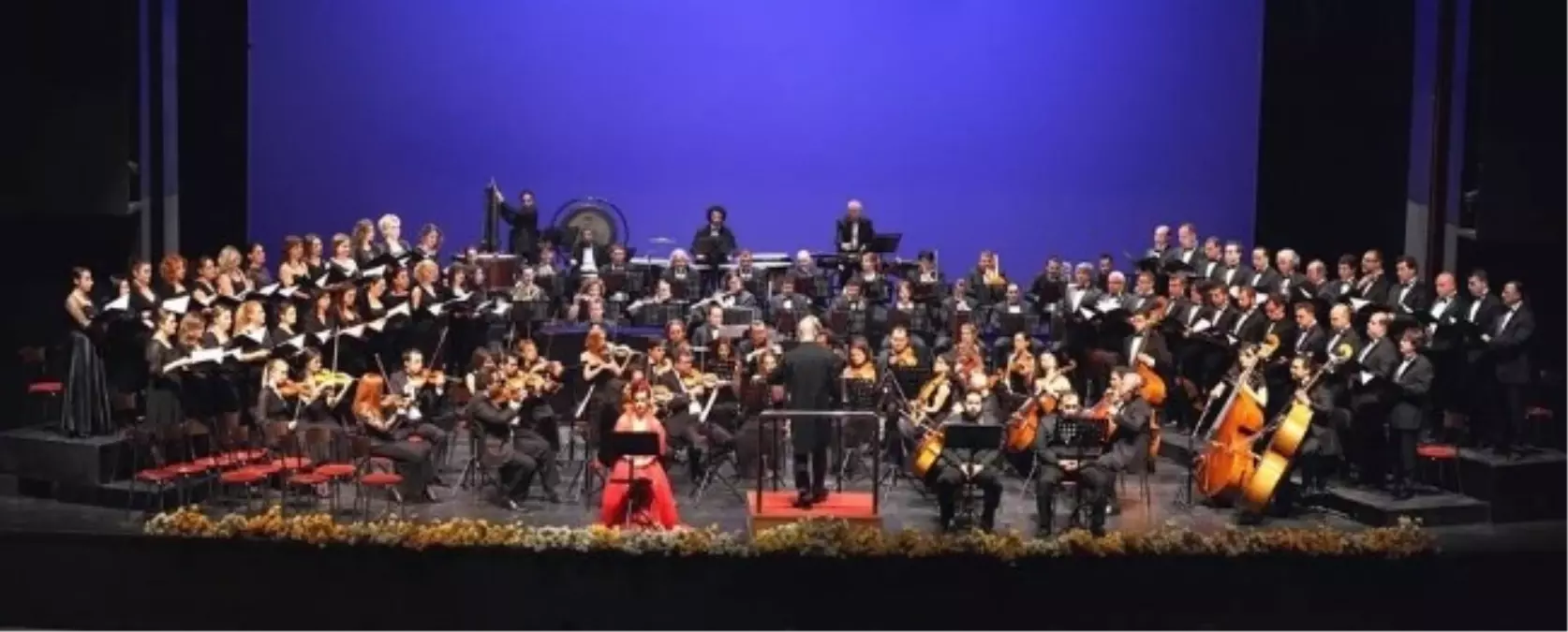 Carmina Burana Dev Kadroyla Yeniden Antalya\'da