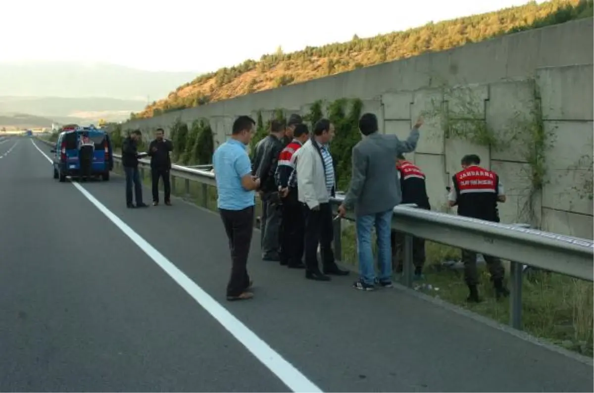Çarptığı Kişiyi Bırakıp, Kamyonetini Tamire Götürdü