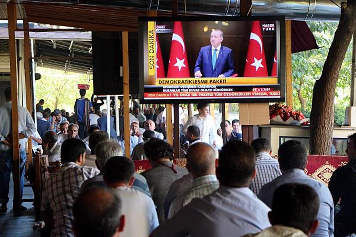 Diyarbakırlılar Erdoğan\'ın Konuşmasını İlgiyle İzledi