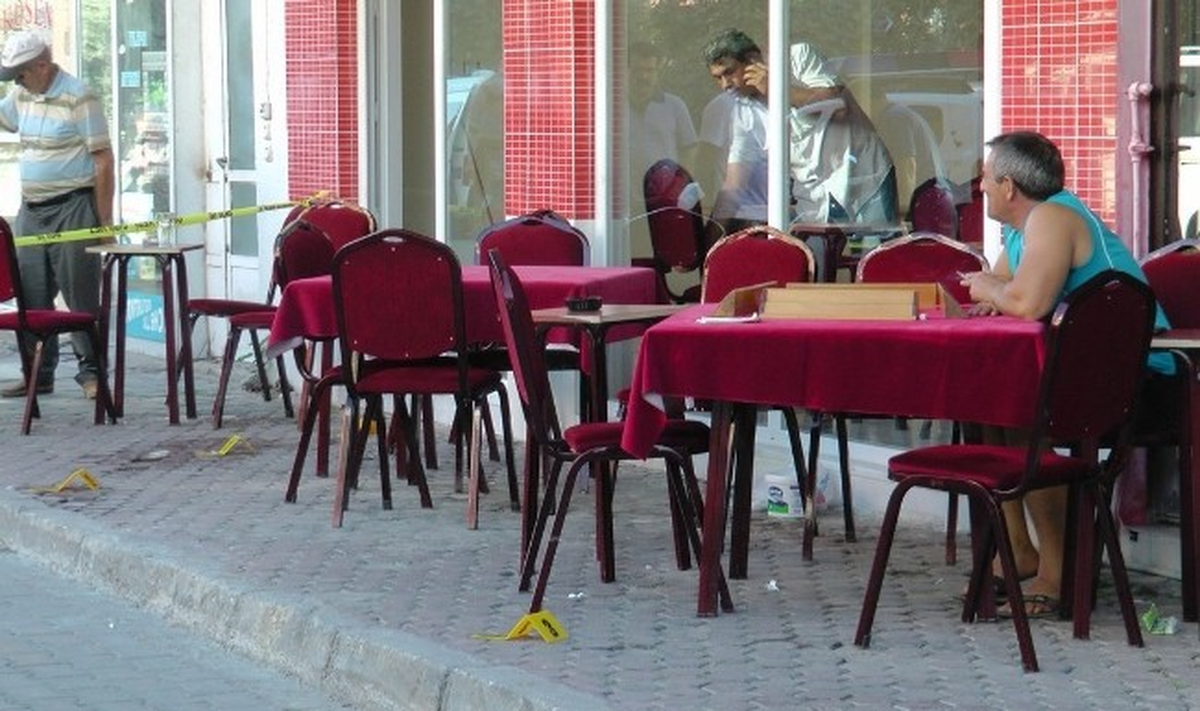 Fethiye\'de Kahvehane Tarandı: 2 Yaralı