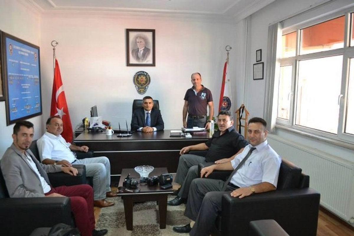 Gazetecilerden Emniyet Müdürü Tektaş\'a Kutlama Ziyareti