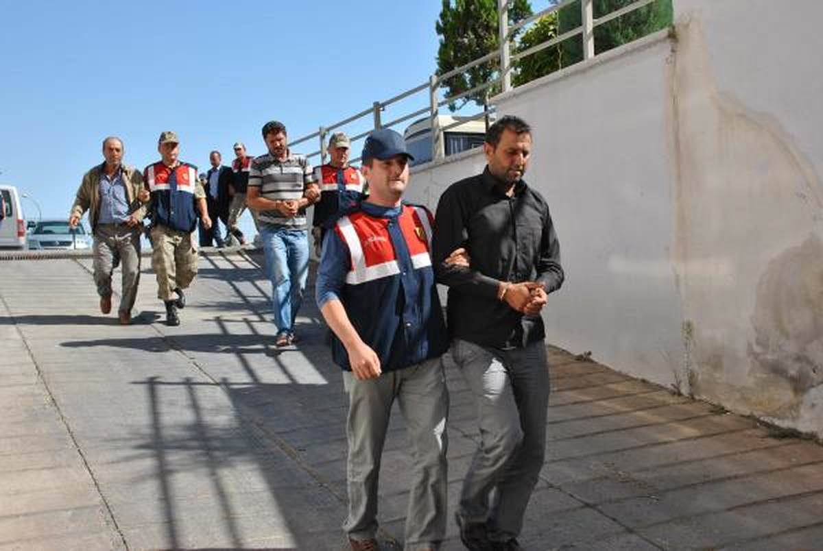 Kaçakçılık ve Rüşvet Şüphelisi 46 Kişi Adliyede
