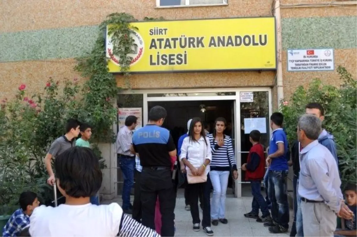 Siirt Akademi\'den 200 Öğrenciye Dershane Eğitimi