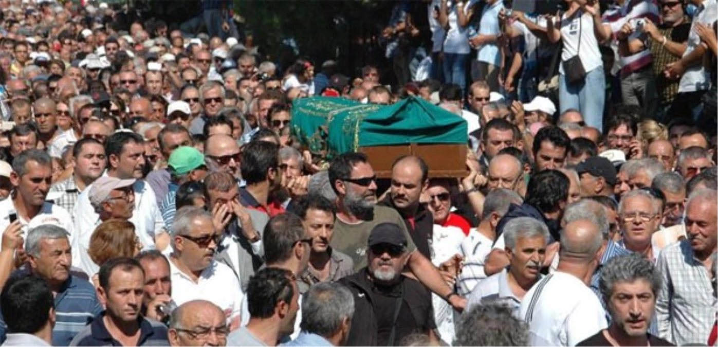 Tuncel Kurtiz\'in Cenazesi İki Kere Gömüldü