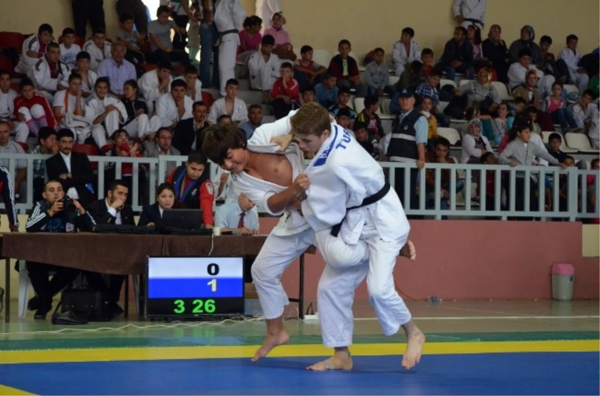 Alaca Belediyesi\'nden Judo Turnuvası