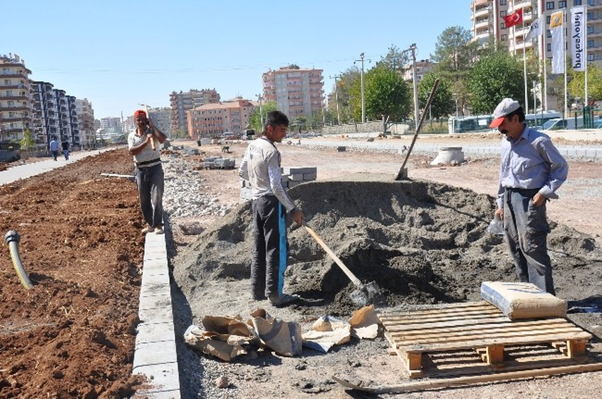 Bağlar Belediyesi\'nin Yeşil Kuşak Projesi Devam Ediyor