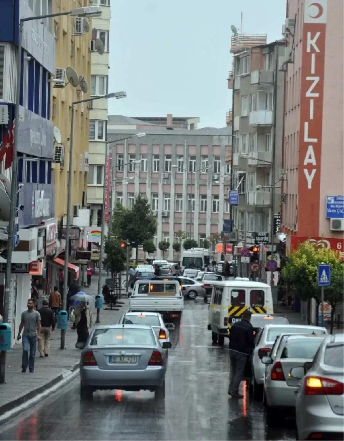 Balıkesir Güne Yağmurla Uyandı