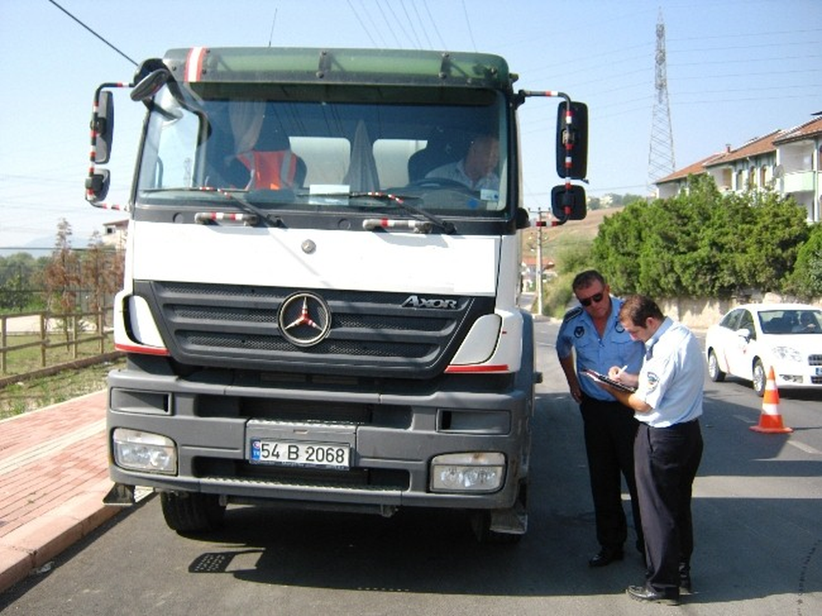 Beton Kamyonları Denetleniyor