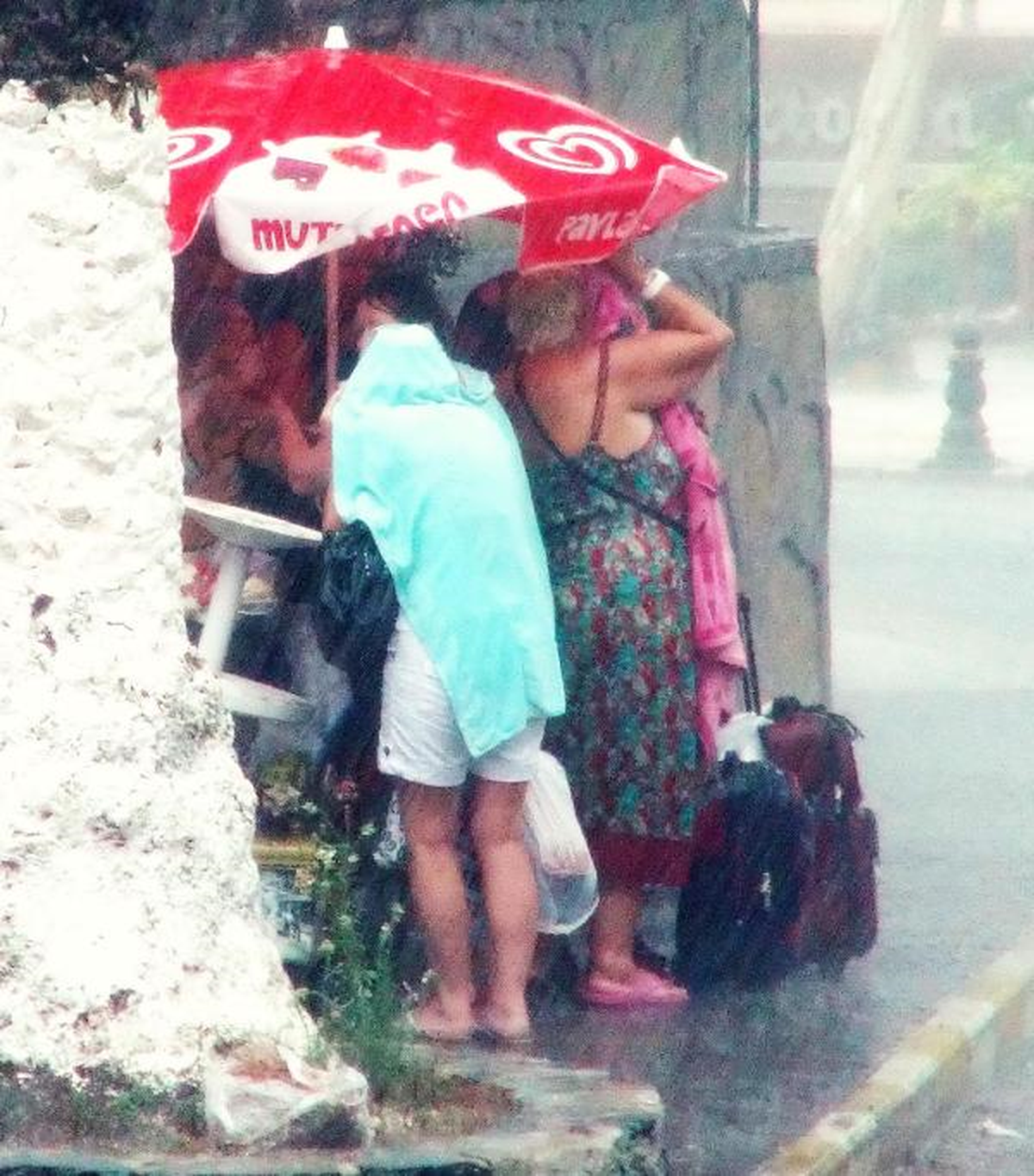 Bodrum\'u Önce Lodos Ardından Sağanak Vurdu