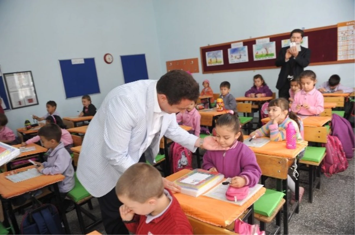 Bozüyük Belediyesi\'nden Minik Öğrencilere 23 Bin Ücretsiz Eğitim Seti