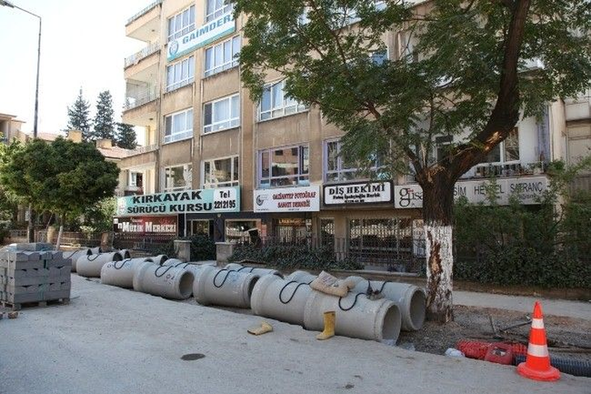 Büyükşehir Belediyesinden Alt Yapı ve Kaldırım Yenileme Çalışması