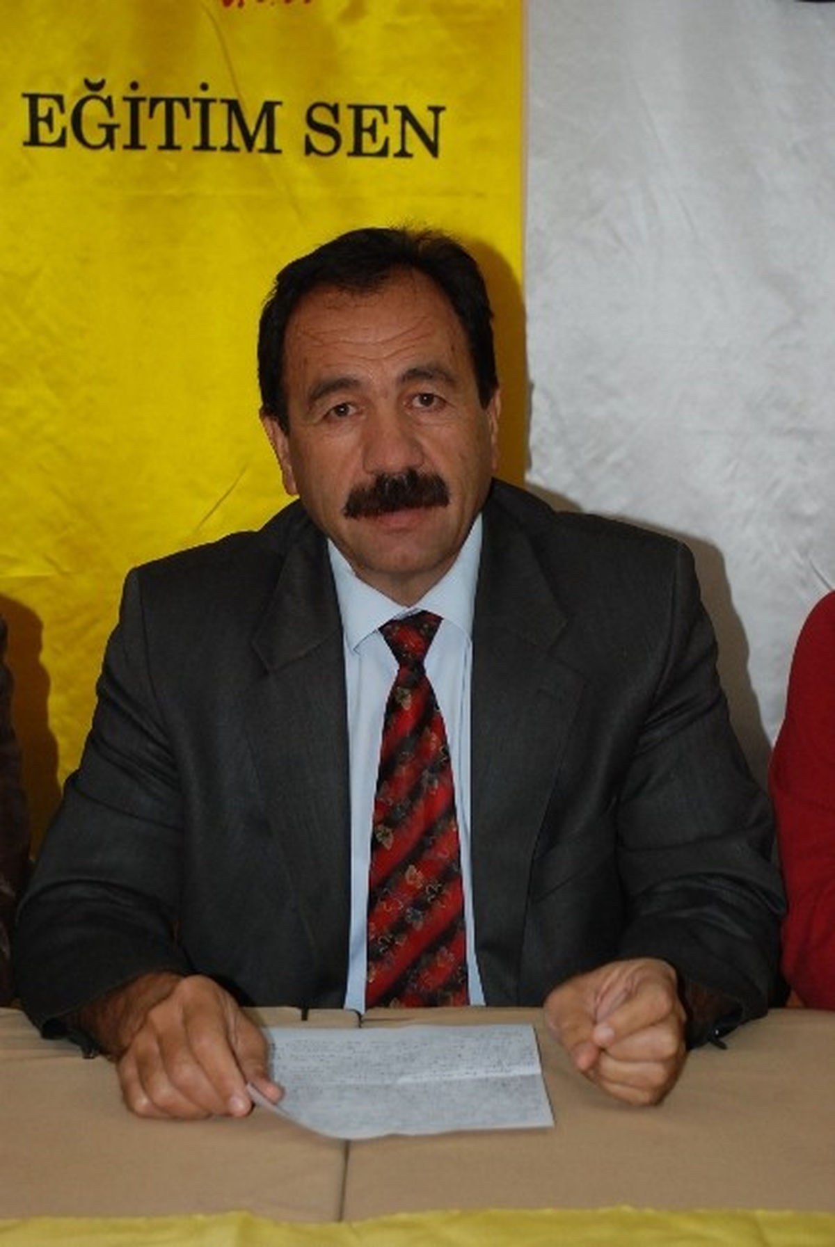 Didim\'de Demokrasi Platformu Ekmek Zammını Geri Aldırdı