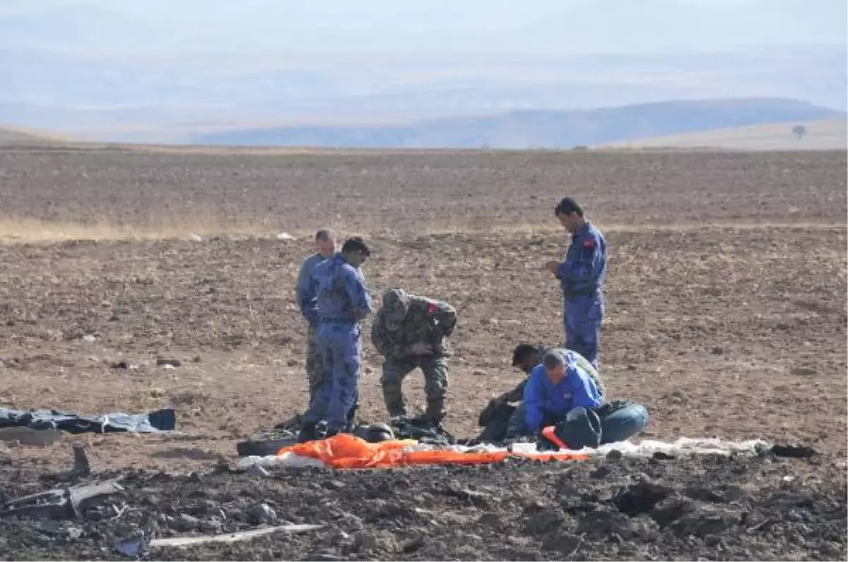 Sivas\'ta Düşen Uçağın Pilotları Büyük Bir Faciayı Önledi