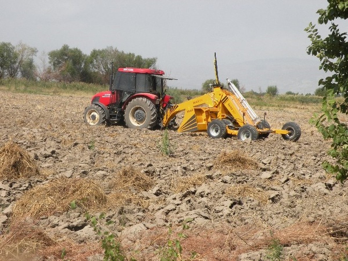 Erzincanlı Çiftçilere Makine Desteği Sürüyor